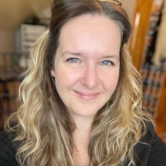 Meet your Posher, Heather - Picture 1 of 1